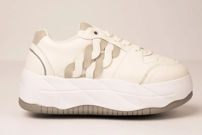 IS15 Flat Sneaker