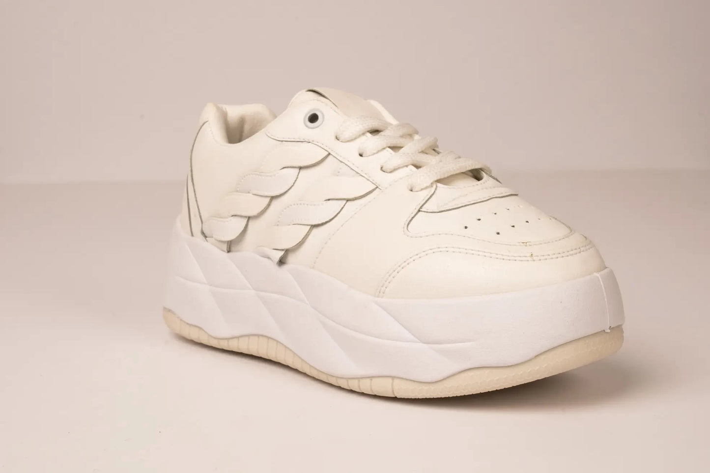 IS15 Flat Sneaker