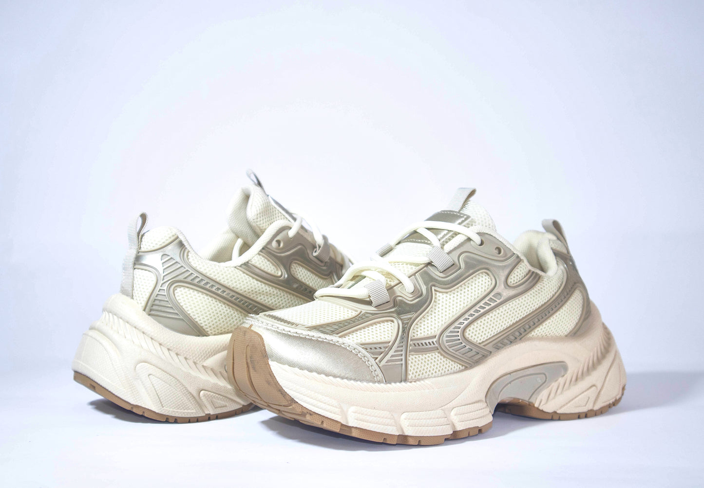M104 Top Flat Sneaker